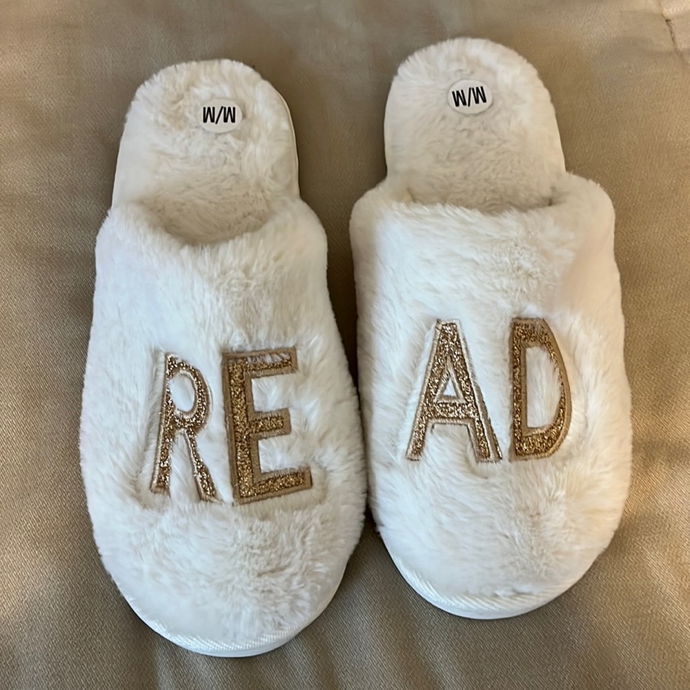 Barnes and noble read slippers